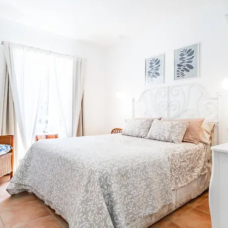 3 Bedroom Gorgeous In Chiclana De La Fronter Holiday home *