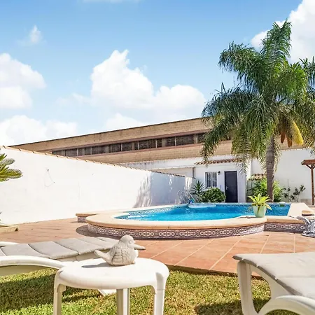 3 Bedroom Gorgeous In Chiclana De La Fronter Holiday home *