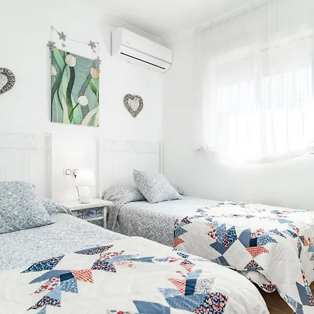 Holiday home 3 Bedroom Gorgeous In Chiclana De La Fronter