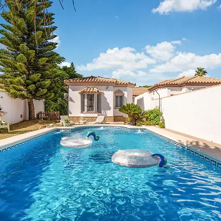 3 Bedroom Gorgeous In Chiclana De La Fronter Holiday home *