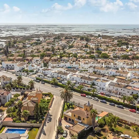 3 Bedroom Gorgeous In Chiclana De La Fronter Holiday home